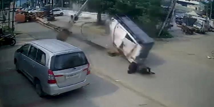 पंचकूला हादसे का खौफनाक CCTV आया सामने, जनरेटर लोड करते समय पलटी थी क्रेन, 2 हेल्परों की मौत