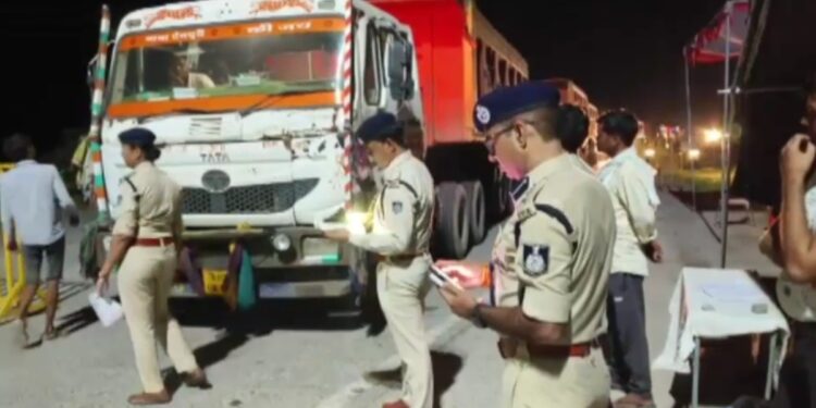 SSP खुद सड़क पर… डंपरों की LIVE चेकिंग, अवैध खनन पर ग्वालियर पुलिस का रातभर ऑपरेशन; हाईकोर्ट की सख्ती का असर