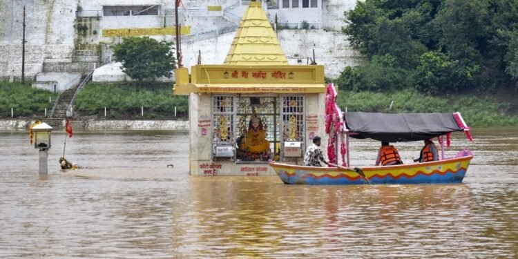 MP Weather: 16 अगस्त को मध्य प्रदेश में भारी बारिश का अलर्ट, इन जिलों में तेज हवाओं के साथ बरसेंगे बादल