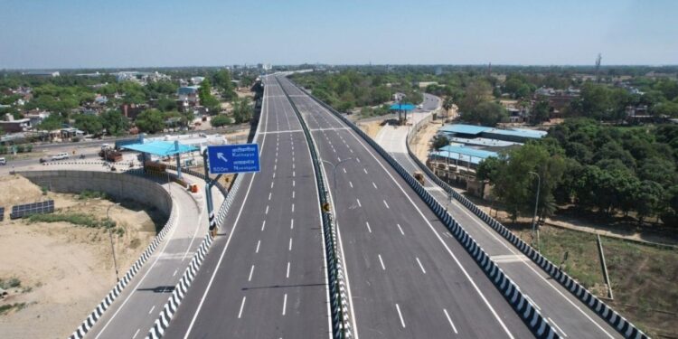 सिर्फ 9 घंटे में भोपाल से दिल्ली! नया ग्रीनफील्ड एक्सप्रेसवे घटा देगा 100 Km की दूरी, 4 राज्यों को होगा फायदा