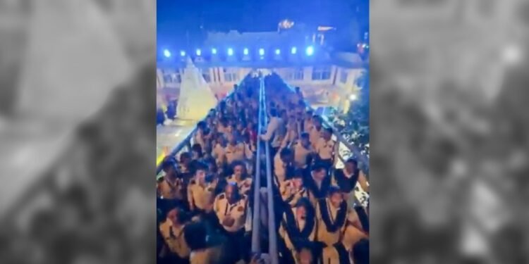 महाकाल मंदिर में 300 गार्डों ने एक साथ कूद-कूदकर किया ब्रिज की मजबूती का ‘जंप टेस्ट’, VIDEO