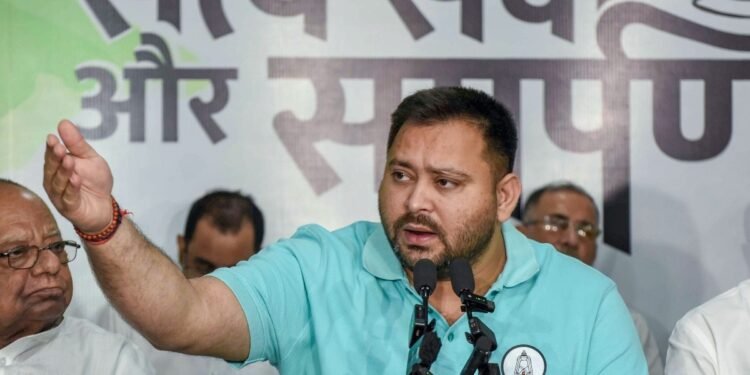 पेपर लीक और AK-47 गोलीकांड पर तेजस्वी का हल्ला बोल, 19 अगस्त को करेंगे लोकभवन तक मार्च