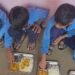 बिहार के अरवल में मिड-डे मील पर सवाल, बच्चों को परोसे जाने वाले खाने में मिले कीड़े