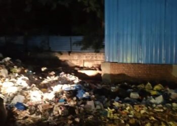 दिल्ली हुई कूड़ा-कूड़ा… साथी की हत्या के विरोध में धरने पर बैठे सफाई कर्मचारी, काम का किया बहिष्कार