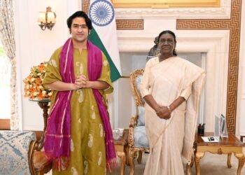 पंडित धीरेंद्र शास्त्री ने राष्ट्रपति से की मुलाकात, कन्या विवाह महोत्सव में शामिल होने का दिया न्योता