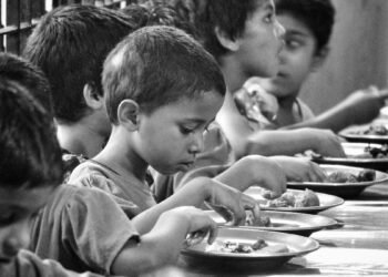 MP: 19 बच्चों की मौत से बड़ा सवाल, आदिवासी बच्चों तक वैक्सीन और पोषण क्यों नहीं पहुंच रहा?