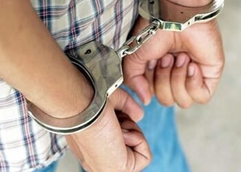 कार में 5 लाख रुपये कैश लेकर जा रहा था तहसीलदार, विजिलेंस ने रास्ते में पकड़ा