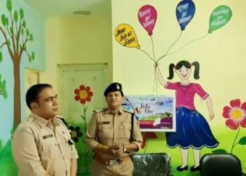 MP के बड़वानी में 5 थानों की बदली सूरत: महिलाओं के लिए फीडिंग रूम, बच्चों को कॉमिक्स और गाड़ियों पर QR कोड