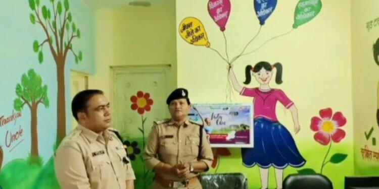 MP के बड़वानी में 5 थानों की बदली सूरत: महिलाओं के लिए फीडिंग रूम, बच्चों को कॉमिक्स और गाड़ियों पर QR कोड
