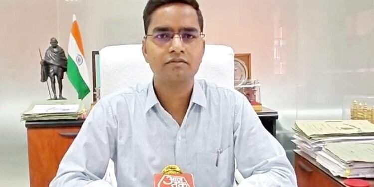 मध्य प्रदेश हाईकोर्ट में मोबाइल जब्ती की नौबत और अब ट्रांसफर! ग्वालियर की खराब सड़कों पर घिरे IAS संघ प्रिय हटाए गए