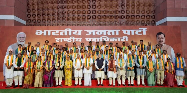 ‘नवीन’ टीम से पीएम मोदी की मुलाकात, युवाओं तक पहुंच बढ़ाने पर दिया जोर