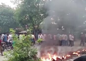 स्कूल से घर लौट रहे थे भाई-बहन, रास्ते में बेकाबू ट्रक ने मारी टक्कर, 10 साल के बच्चे की मौत