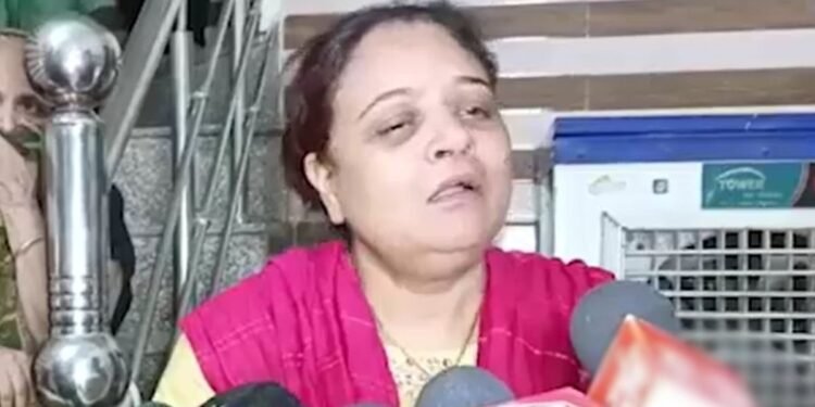‘हम तो जमाइयों को मार देते हैं…’ ससुराल वालों ने दी थी धमकी! अब इंजीनियर बेटे की मौत पर सदमे में मां
