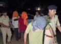 थाने के गेट पर गोली चलाई, हथियार लहराकर भागे… पुलिस ने 12 KM पीछा किया और तीनों को पकड़ लिया