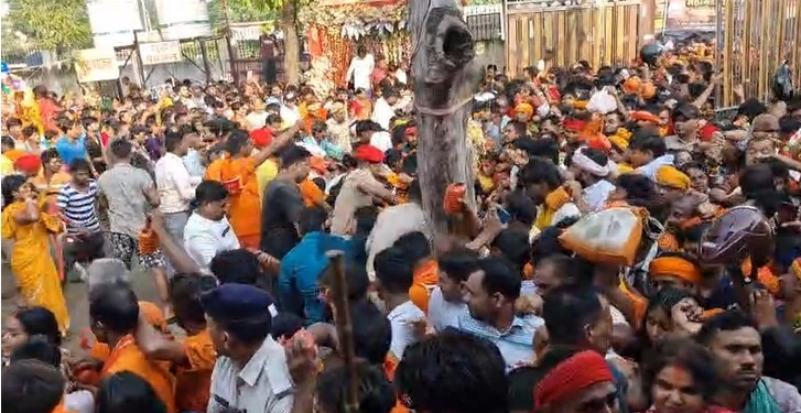 सावन के आखिरी सोमवारी पर मधेपुरा के सिंहेश्वर मंदिर में बेकाबू भीड़, एक के ऊपर एक गिरे लोग, कई घायल