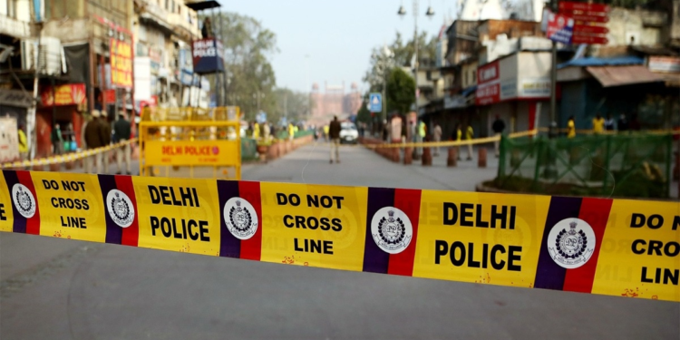 दिल्ली में क्राइम ब्रांच और बदमाशों के बीच मुठभेड़, कई राउंड चली गोलियां