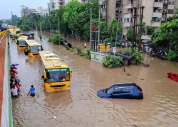‘7 साल की बेटी 8 घंटे स्कूल बस में फंसी रही…’, गुरुग्राम जलभराव और बदइंतजामी से सदमे में पिता