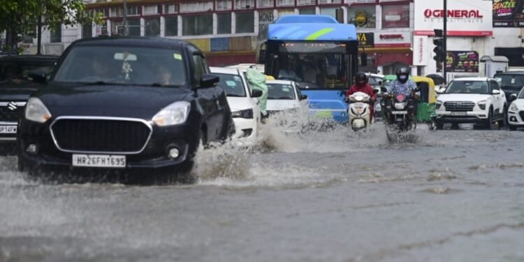 ‘जलभराव को आपदा मान युद्धस्तर पर करें काम,’ दिल्ली LG का सख्त निर्देश