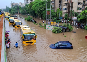 बारिश होते ही डूब जाता है गुरुग्राम, नोएडा क्यों बेअसर? जानें तीन बड़ी वजहें