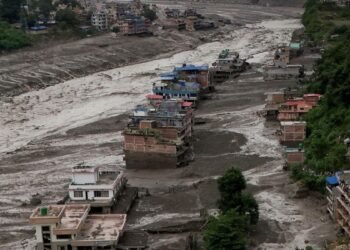 नेपाल की बाढ़ से यूपी के 4 और बिहार के 6 जिलों में हर पल चेक हो रहा नदियों का डेंजर मार्क