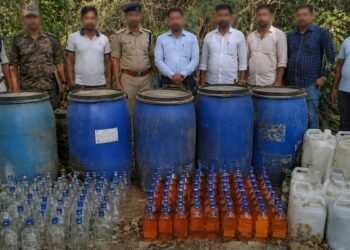 14 लाख का माल, 5 ड्रम और 1,368 लीटर स्पिरिट! दरभंगा के जाले में नकली शराब फैक्ट्री का भंडाफोड़