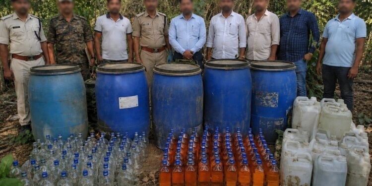 14 लाख का माल, 5 ड्रम और 1,368 लीटर स्पिरिट! दरभंगा के जाले में नकली शराब फैक्ट्री का भंडाफोड़