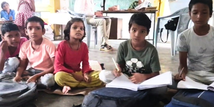 MP के 52 लाख बच्चे बिना यूनिफॉर्म के पहुंच रहे स्कूल, 350 करोड़ की योजना टेंडर में अटकी