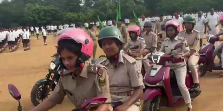 गया में अब मनचलों की खैर नहीं, शहर में उतरीं ‘पुलिस दीदी’… सुनसान इलाकों से स्कूल-कॉलेज तक रखेंगी नजर