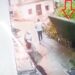 सिर्फ 1-2 सेकेंड का था फासला… पैदल जा रहे युवक पर गिरते-गिरते बची पुरानी दीवार, देखें लाइव वीडियो