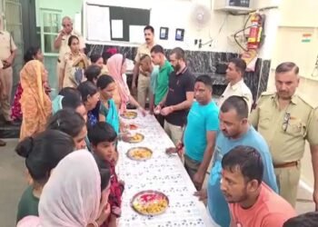 सलाखें भी न रोक सकीं बहन का प्यार, सोनीपत जेल में कलाई पर सजी राखी, तो छलक पड़े आंसू