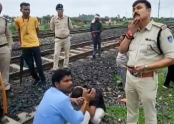 छोटा भाई बहन को लेने गया था, पीछे सब खत्म… दमोह में बेटे की मौत के बाद माता-पिता भी ट्रेन के आगे कूदे, रक्षाबंधन के दिन उजड़ा परिवार