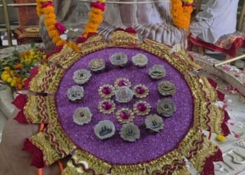 13 रुद्राक्ष और 12 ज्योतिर्लिंग… आर्टिस्ट ने तैयार की ऐसी राखी, जिसे देखने के लिए कैमरा भी करना पड़ेगा जूम