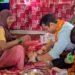 IAS अफसर ने बस्ती में जाकर बंधवाई राखी, छुए बहनों के पैर… पत्नी और बेटे को भी ले गए संग, लिखा- त्योहारों की असली खूबसूरती अपनों में है