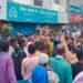 पेड़ से गिरा शख्स, हॉस्पिटल ले गए परिजन तो वहां लिफ्ट ही गिर गई… दबने से हुई दर्दनाक मौत