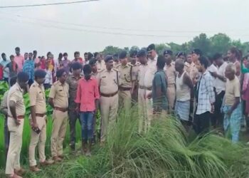 मां के बगल में सोया था 3 महीने का बच्चा, अचानक गायब हुआ… फिर गड्ढे में मिली लाश