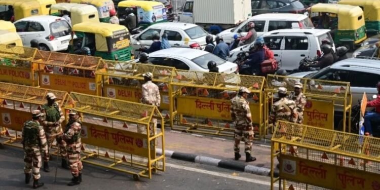 दिल्ली में आज इन रास्तों से बचें, शाम सात बजे तक रूट डायवर्जन