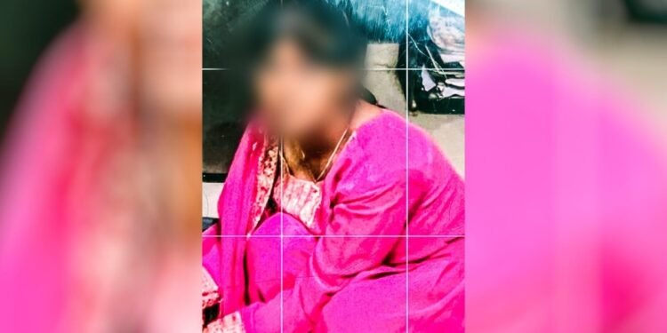 4 घंटे तक क्लास के बाहर खड़ी थी 11वीं की छात्रा, फिर स्कूल की छत से कूदी, मौत