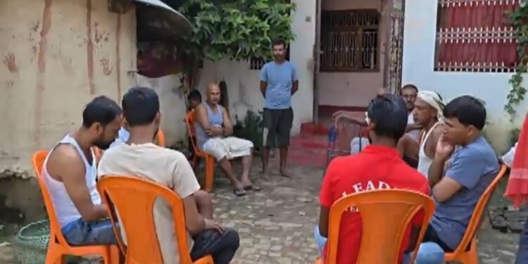 ‘नेपाल के पानी हमरा राजा के खा गईल…’, 7 दिन बाद भी नहीं मिला शव, पिता ने बेटे के पुतले को दी मुखाग्नि