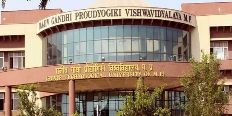 MP में 3 हिस्सों में बंटेगी टेक्निकल यूनिवर्सिटी, राजीव गांधी का नाम हटाने पर भड़की कांग्रेस