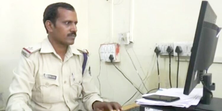 CM हाउस से फोन आते ही 10 थानों की पुलिस मुस्तैद! इंदौर में उज्जैन के युवक से लूट पर मचा हड़कंप, FIR में देरी पर उठे सवाल
