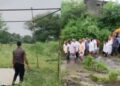 आजादी के बाद भी ऐसे हालात! MP के इस गांव में नाले से गुजरी शवयात्रा, बारिश में ऊपर चद्दर लगाकर हुआ अंतिम संस्कार