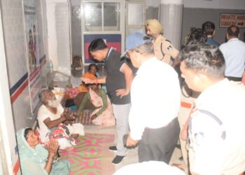 रीवा: अस्पताल में गंदगी देख भड़के कलेक्टर-SP, इंचार्ज की सैलरी काटने के निर्देश