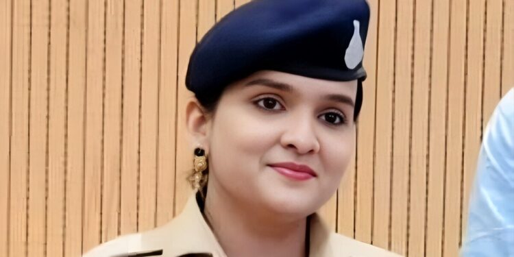 एक चीख और लेडी कांस्टेबल बनी फरिश्ता… करंट की चपेट में आए 6 साल के बच्चे की क्रिकेट बैट से बचाई जान, डॉक्टरों ने भी सराहा