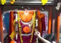 अपनी जगह से टस से मस तक नहीं हुए हनुमान जी… उज्जैन में मंदिर तो टूटा लेकिन बजरंगबली को हटाने में मशीनें भी फेल