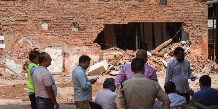 सत्य निकेतन हादसे के बाद एक्शन मोड में MCD, दिल्ली के कई इलाकों में अवैध संपत्तियों पर डिमोलिशन
