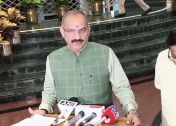 सत्य निकेतन केस: AAP के आरोपों पर भड़के BJP विधायक अनिल शर्मा, सौरभ भारद्वाज को नोटिस भेजने की चेतावनी