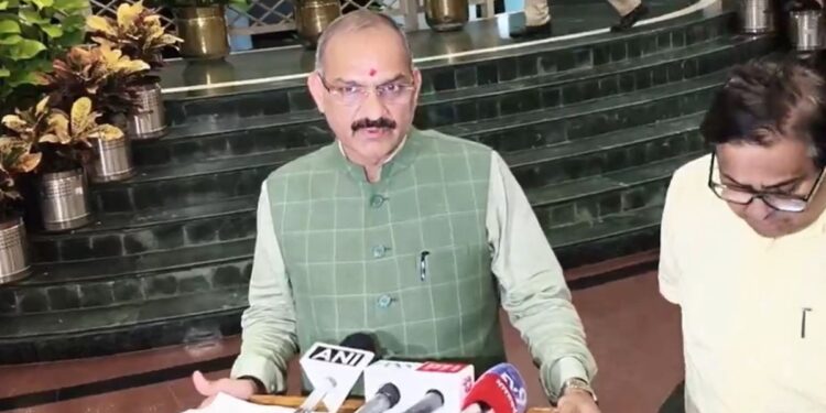 सत्य निकेतन केस: AAP के आरोपों पर भड़के BJP विधायक अनिल शर्मा, सौरभ भारद्वाज को नोटिस भेजने की चेतावनी