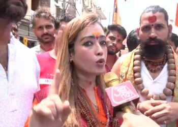 ‘अगर प्रतिमा हटाई गई तो करूंगी अनशन’… उज्जैन पहुंचीं हर्षा रिछारिया, खड़े हनुमान जी के किए दर्शन