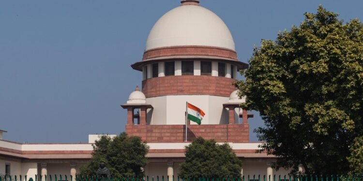 ‘जाओ, मां के पैर छूकर पापों की माफी मांगो’, मकान पर कब्जे की कोशिश करने वाले कलयुगी बेटे को सुप्रीम कोर्ट की सख्त फटकार