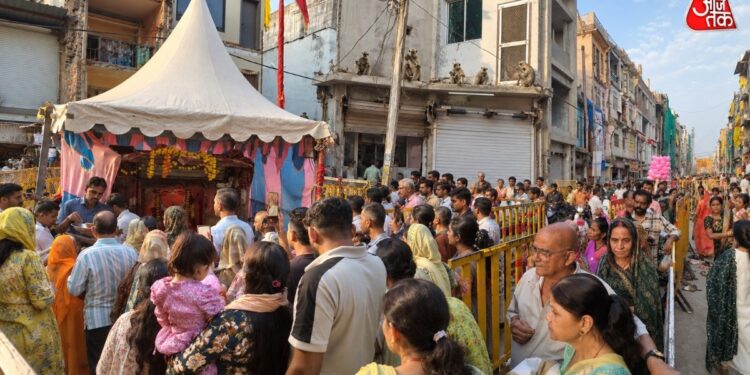 खड़े हनुमान मंदिर के पास अचानक पहुंचे लंगूर, हजारों भक्त भी जमा…. उज्जैन में हलचल तेज, Video